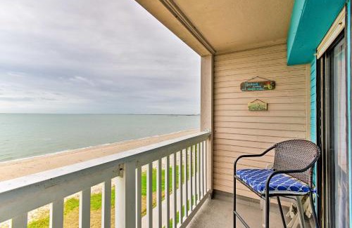 North Beach Apartment | Corpus Christi Beachfront Condo with Pool Access!