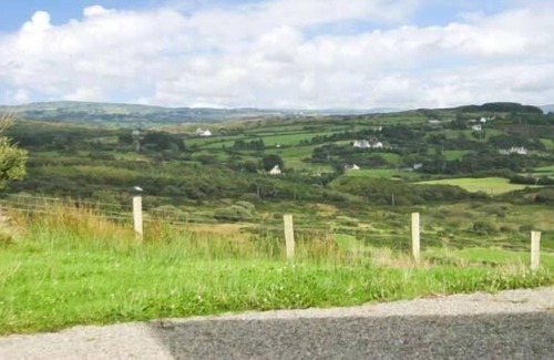Derreennatra Cottage | CORR AN DROMA, pet friendly, with open fire in Schull, County Cork
