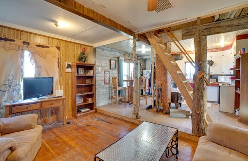 Lindsay Cabin | ‘Corral Creek Cow Camp:’ Pet-Friendly Circle Cabin