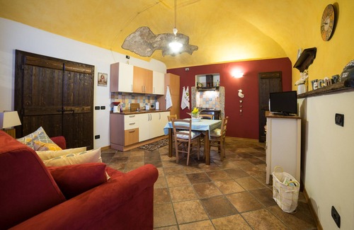 Arona Apartment | CORTE alla ROCCA - WELCOMING APARTMENT in ARONA LAKE MAGGIORE
