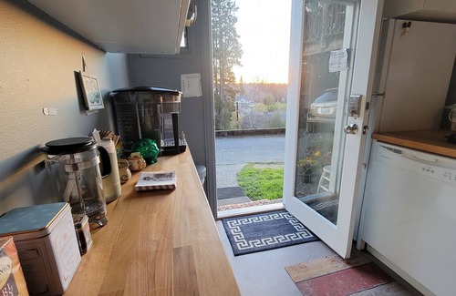 Mount Baker Apartment | Cosmopolitan Studio in Upscale Historic Neighborhood