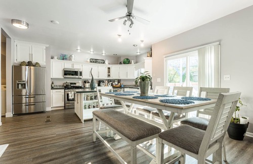 Bolingbrook House | Cosmos Stays, Open Space, Jacuzzi, King Beds, Hot Tub, Serene, Spacious
