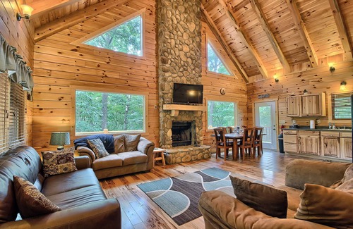 Logan Cabin | Cospetto - Lovely Log Lodge in the Hocking Hills