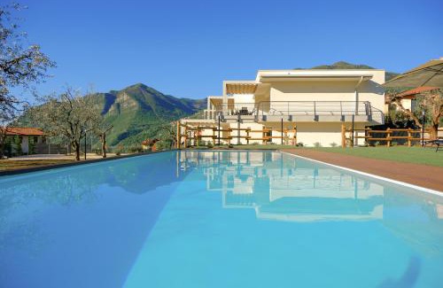 Zorzino Apartment | Costa Blu - Pool & terrace lake view