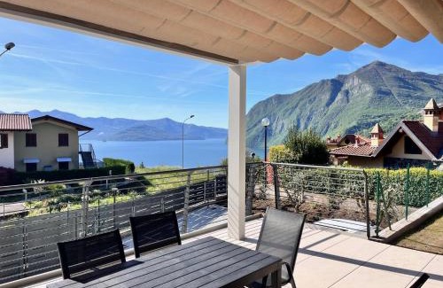 Zorzino Apartment | Costa Blu - Pool & terrace lake view
