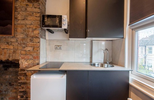 Dudden Hill House | Cosy 1 Bed Duplex - Close to Metro - NW2