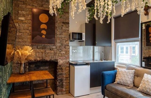 Dudden Hill House | Cosy 1 Bed Duplex - Close to Metro - NW2