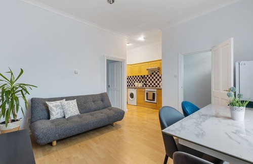 Finchley House | Cosy 1-Bed Flat for 4 Ppl w/Parking