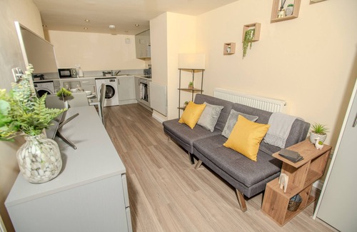 Oakleigh Apartment | Cosy 1 Bedroom Apartment with Private Patio Area