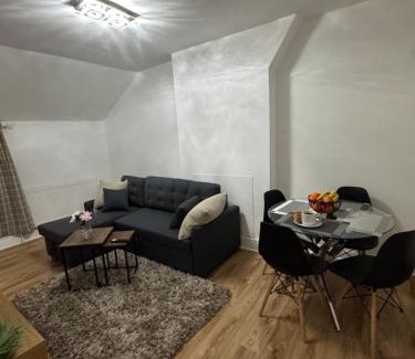 Barry Apartment | Cosy 1 Bedroom Apartment in the heart of Barry Flat 3