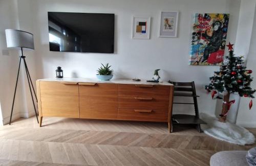 Askew Apartment | Cosy 1 bedroom apartment with balcony near Chiswick