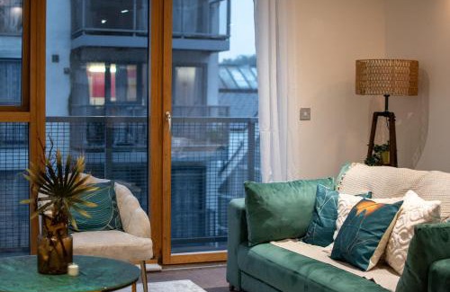 Leabridge Apartment | Cosy 2 Bed Hackney Apartment Sleeps 8