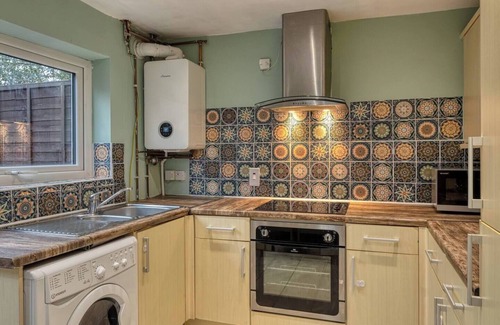 Trafford Cottage | Cosy 2BDR Trafford Cottage, Fits 5, EV charger, WIFI, Parking n