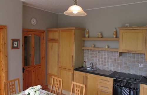 Knockaderry Cross Roads Cottage | Cosy 3 Bedroom CottagenSleeps 6nWheelchair accessiblenLarge GardennSwing & Slide