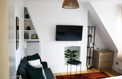 Homerton Apartment | Cosy 3 Bedroom Flat, Hackney Central