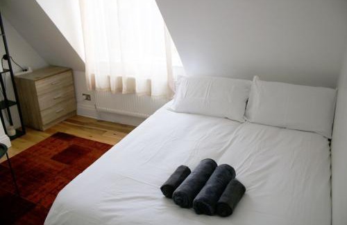 Homerton Apartment | Cosy 3 Bedroom Flat, Hackney Central