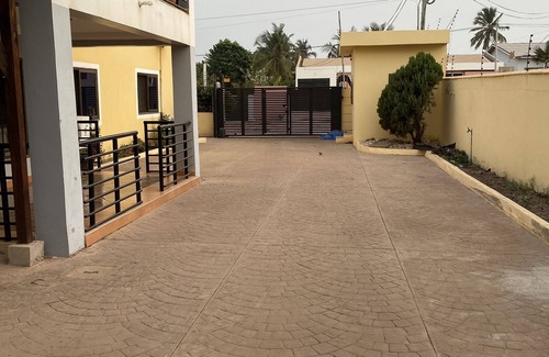 Sakumono House | Cosy 3 Bedroom Holiday Apartment for Rent