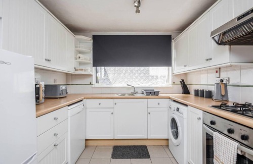 Tilbury House | Cosy 3 Bedroom Home With Wifi, Parking & Garden
