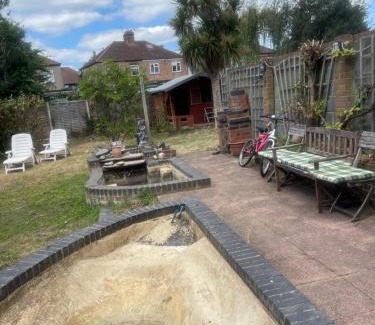 Lower Edmonton House | Cosy 4 bed home