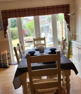 Lower Edmonton House | Cosy 4 bed home