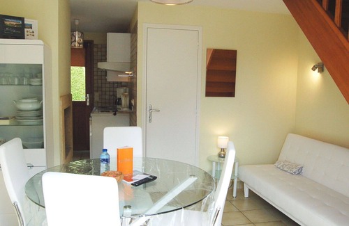 Saint-Jouan-des-Guerets Apartment | Cosy apartment for 4 guests with WIFI, pool, TV and terrace
