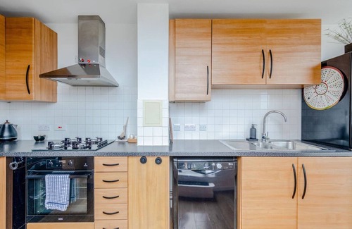 Whitechapel Apartment | COSY AND MODERN 1 BEDROOM FLAT WITH TERRACE IN ALDGATE EAST NEAR TOWER OF LONDON