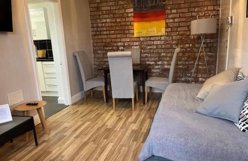 Kidderminster Apartment | Cosy and Peaceful Maisonette with Terrace, Kidderminster