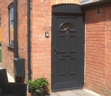 Kidderminster Apartment | Cosy and Peaceful Maisonette with Terrace, Kidderminster