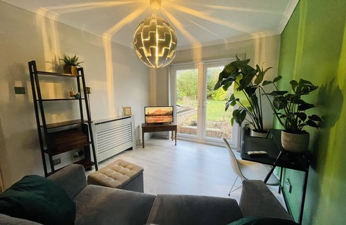 Fintry House | Cosy and quiet garden suite in village home