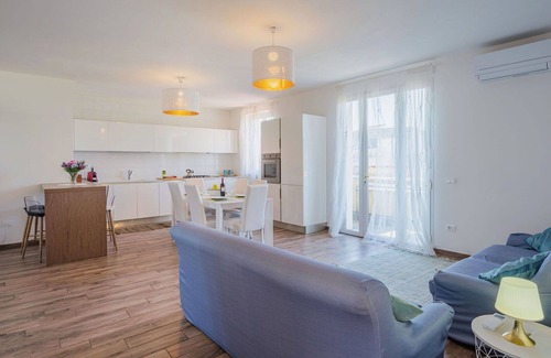 Torre del Lago Puccini Apartment | Cosy apartment for 7 people with WIFI, A/C, TV, patio, pets allowed and parking