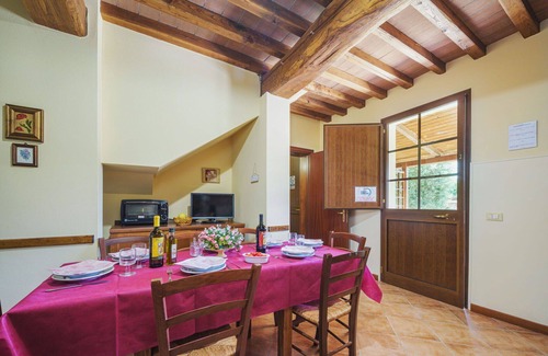 Orentano Apartment | Cosy apartment for 7 guests with WIFI, pool, A/C, TV, patio and parking