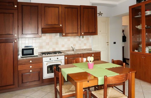 Intra Apartment | Cosy apartment for 4 people with WIFI, TV, pets allowed and parking