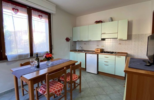 Mazzanta Apartment | Cosy apartment for 4 people with TV, patio and parking
