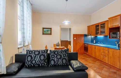 Tanvald Apartment | Cosy apartment for 4 guests with WIFI, hot tub, TV, pets allowed and parking
