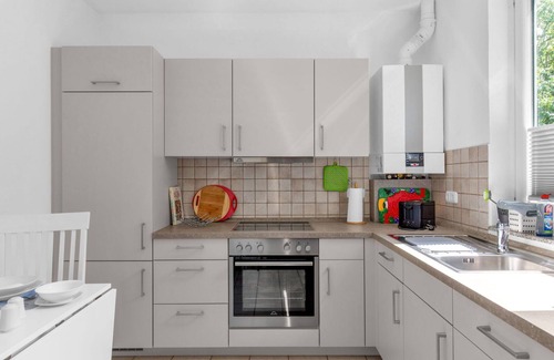 Warwerort Apartment | Cosy apartment for 6 people with WIFI, TV, terrace, pets allowed and parking