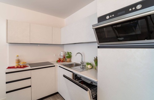 Lignano Sabbiadoro Apartment | Cosy apartment for 4 people with A/C, WIFI, TV, balcony, pets allowed and parking