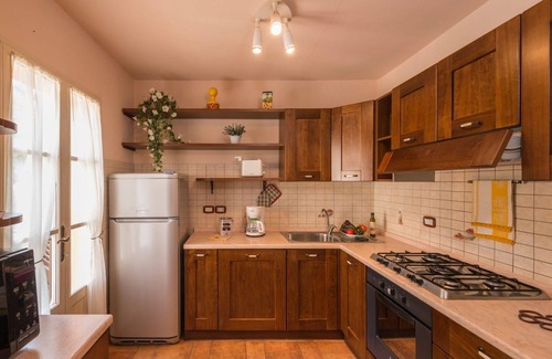 Popoltaio-Schiacciato Villa | Cosy apartment in villa for 9 people with pool, A/C, WIFI, TV, patio and parking