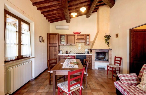 Popoltaio-Schiacciato Villa | Cosy apartment in villa for 6 people with pool, WIFI, A/C, TV, terrace and parking