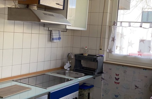 Weilbach Apartment | Cosy apartment, Smart TV WLAN, Eutelsat & Astra satellites, many parking spaces, A66 & A3