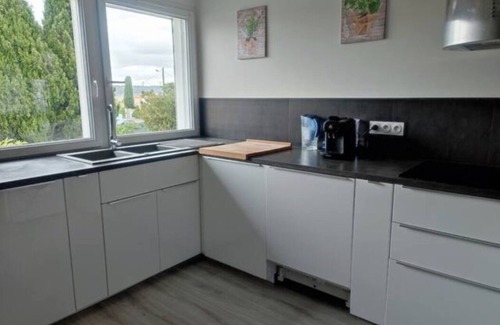 Saint-Chamas Apartment | Cosy apartment, 100 m from beaches, quiet area with outside, air conditioning, wifi & parking