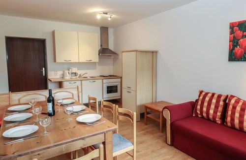 Muhldorf Apartment | Cosy apartment for 8 people with WIFI, TV, balcony and parking