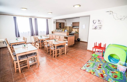 Cesky Krumlov Apartment | Cosy apartment for 5 guests with WIFI, patio, pets allowed and parking