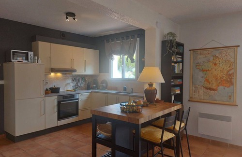 Nans-les-Pins Apartment | Cosy apartment for 6 guests with WIFI, pool, TV and terrace