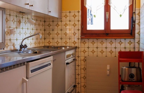 Saint-Pierre-de-Clages Apartment | Cosy apartment for 4 guests with WIFI, TV and balcony