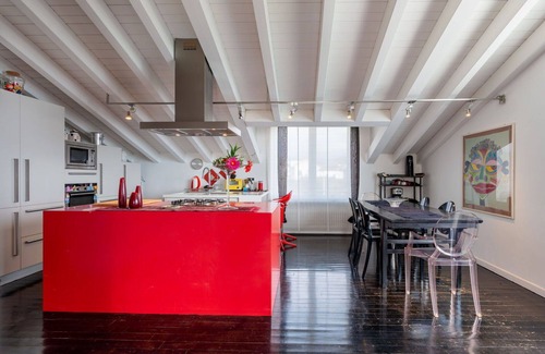 Albisola Superiore Apartment | Cosy apartment for 6 people with WIFI, pool, TV, patio, pets allowed and parking