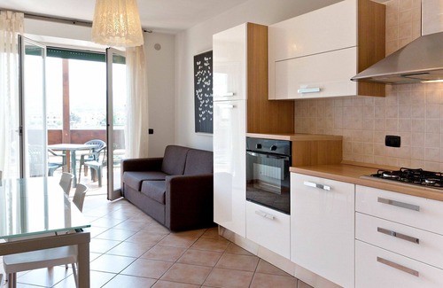 San Vincenzo Apartment | Cosy apartment for 6 people with A/C, pool, WIFI, TV, terrace, pets allowed and parking