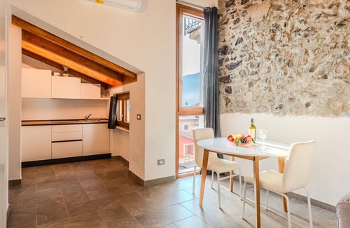 Mezzegra Apartment | Cosy apartment for 2 guests with A/C, WIFI, TV and balcony