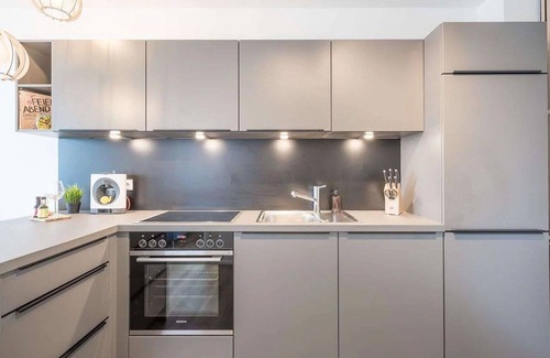 Norderhafen Apartment | Cosy apartment for 3 people with WIFI, TV, balcony and parking