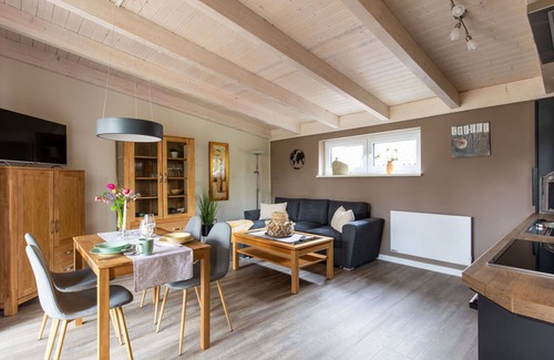Osten Apartment | Cosy apartment for 4 guests with WIFI, TV, terrace and parking