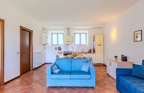 Musso Apartment | Cosy apartment for 4 guests with WIFI, TV, patio and parking